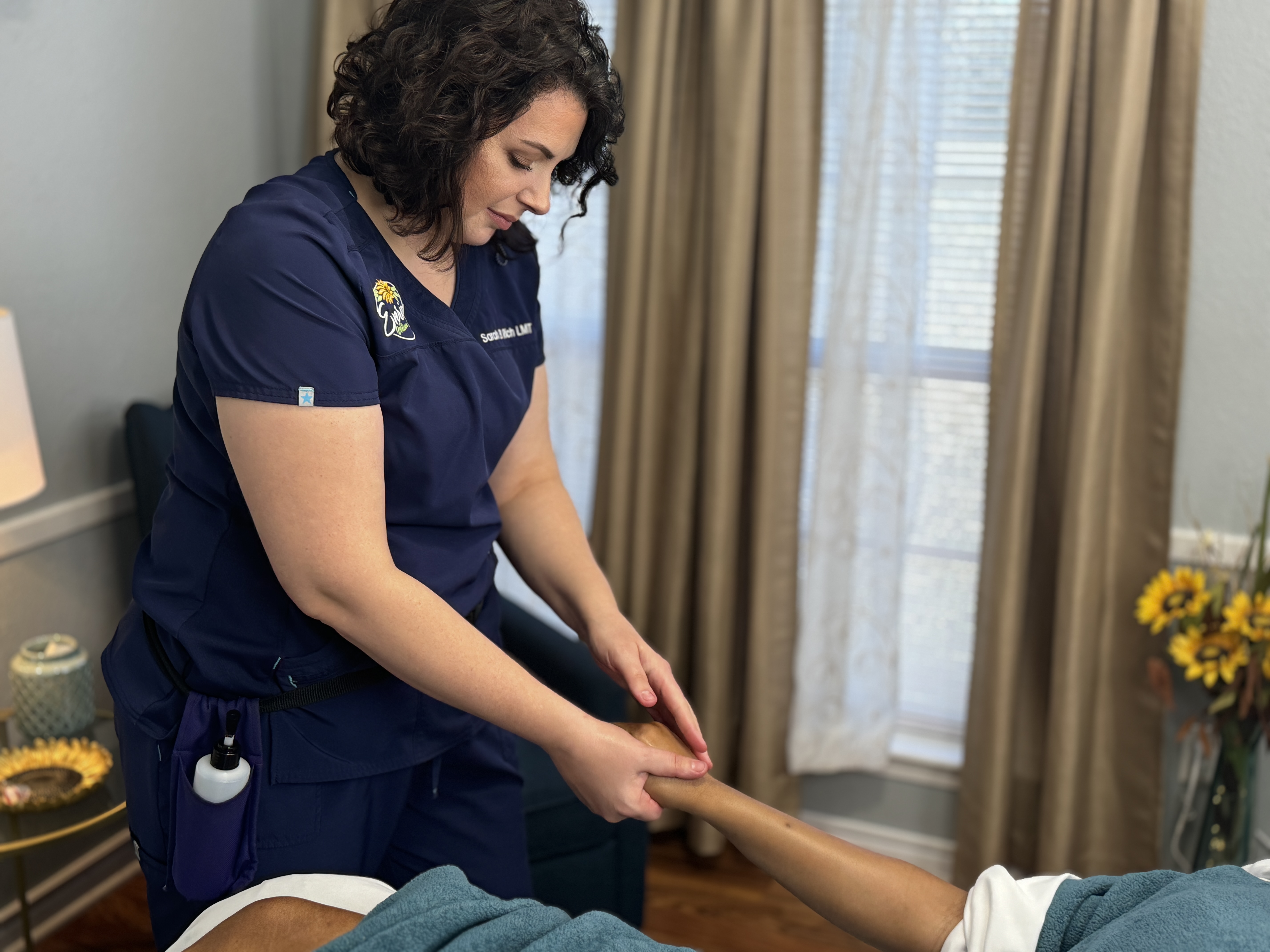 Licensed Massage Therapist in Harker Heights performing Swedish massage